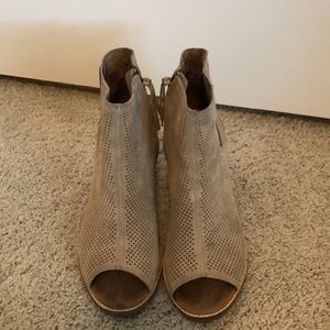 Toms peep toe heel